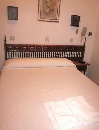 Guest house Esmeralda 2*