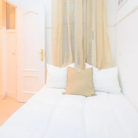 For Encantador Estudio Temporal Con Cama Doble Y Sofa Cama, Patio Compartido Ctg86 *