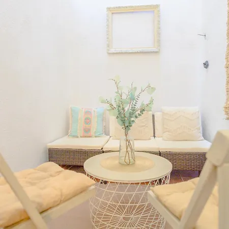 For Encantador Estudio Temporal Con Cama Doble Y Sofa Cama, Patio Compartido Ctg86