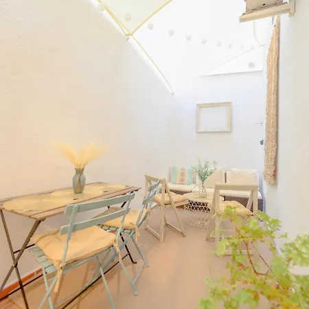 Appartamento For Encantador Estudio Temporal Con Cama Doble Y Sofa Cama, Patio Compartido Ctg86 *