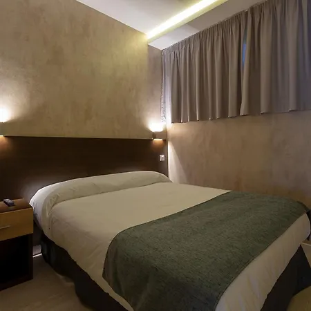 Recoletos Aparthotel 3*