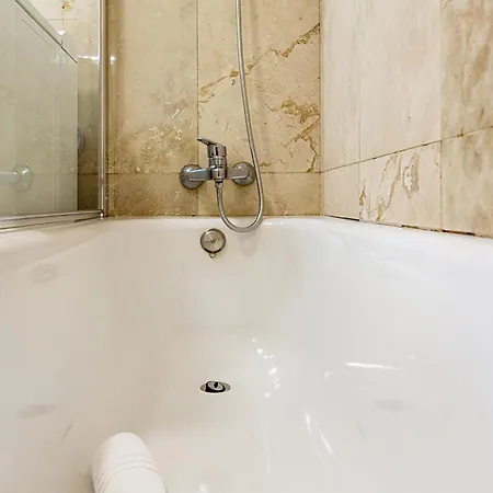 Apartment Cute 1 Bedroom With A Balcony Madrid