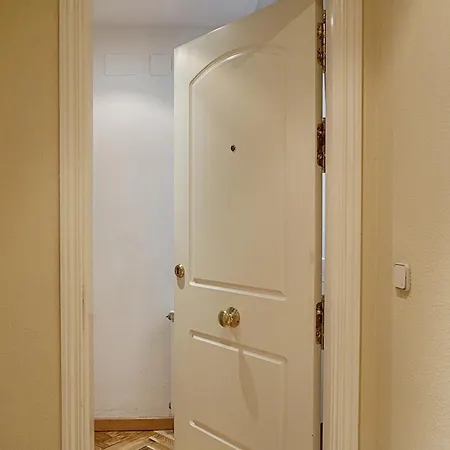 Apartment Cute 1 Bedroom With A Balcony