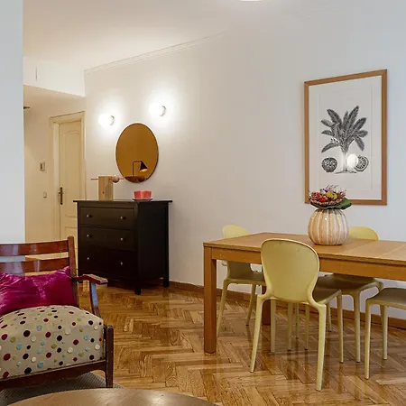 Cute 1 Bedroom With A Balcony Apartment *