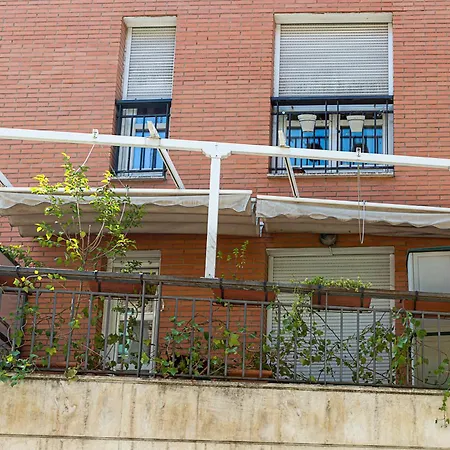 Cute 1 Bedroom With A Balcony *