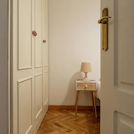 Cute 1 Bedroom With A Balcony * Madrid