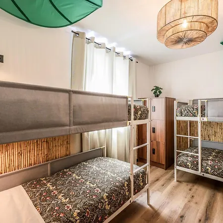 Eliseo - Livingcoworking - Malasana Hostal Madrid