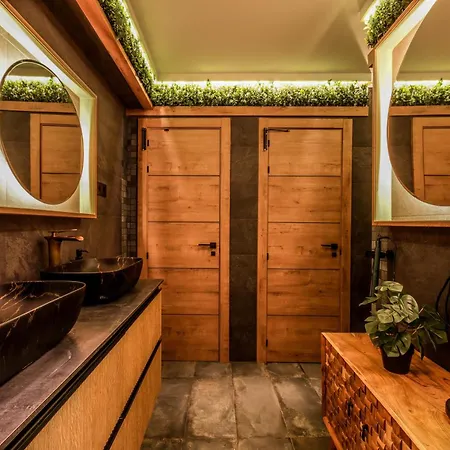 Eliseo - Livingcoworking - Malasana Hostal *