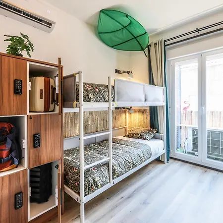 Hostal Eliseo - Livingcoworking - Malasana *