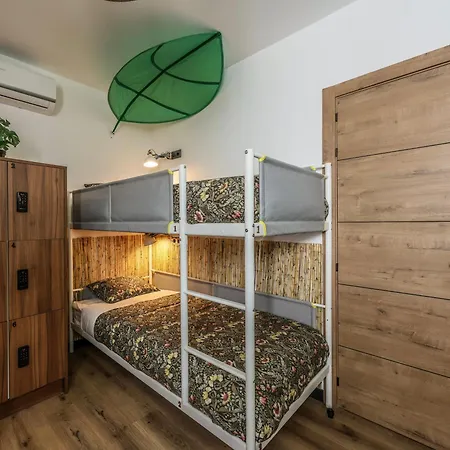 Eliseo - Livingcoworking - Malasana Hostal Madrid