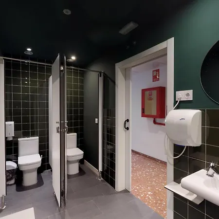 2060 The Newton Hostel *