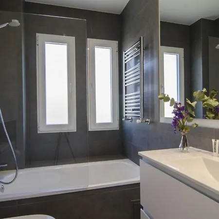 2 Bedrooms 2 Bathrooms Furnished - Bernabeu - Business Area With Terrace - Minty Apartment