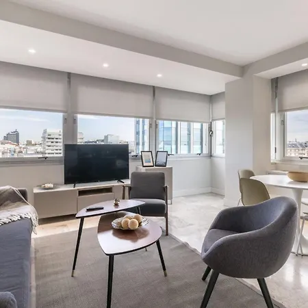Modern With Stunning Views Of Plaza Colon *