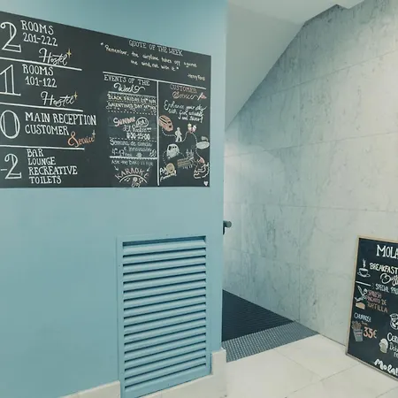 Mola Hostel *