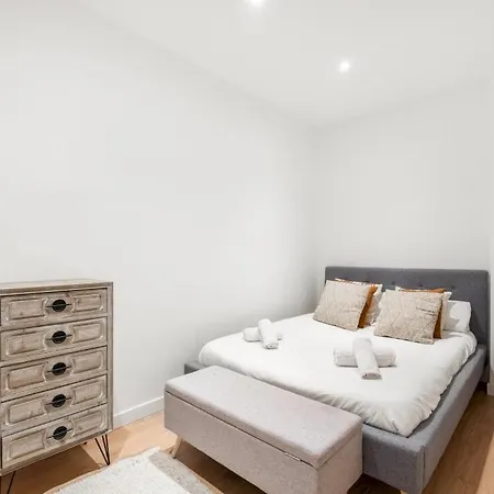 4 Bedrooms 2 Bathrooms Furnished - Salamanca - Largue - Mintystay Apartment Madrid
