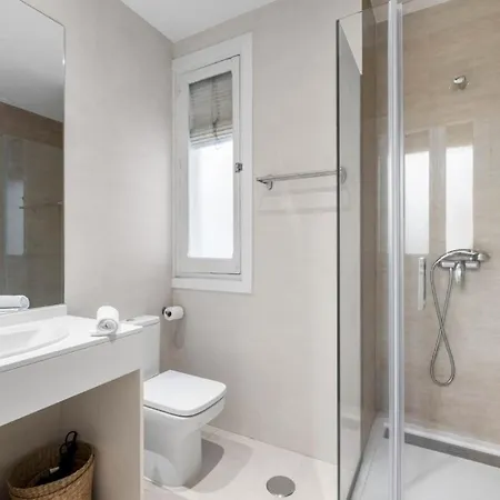 4 Bedrooms 2 Bathrooms Furnished - Salamanca - Largue - Mintystay *