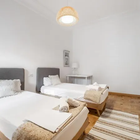 4 Bedrooms 2 Bathrooms Furnished - Salamanca - Largue - Mintystay Apartment