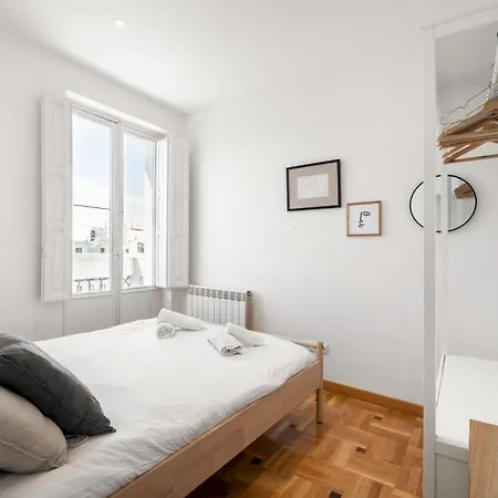 4 Bedrooms 2 Bathrooms Furnished - Salamanca - Largue - Mintystay Apartment Madrid