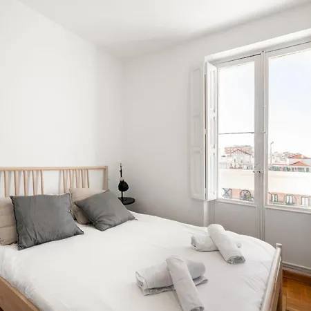 4 Bedrooms 2 Bathrooms Furnished - Salamanca - Largue - Mintystay *