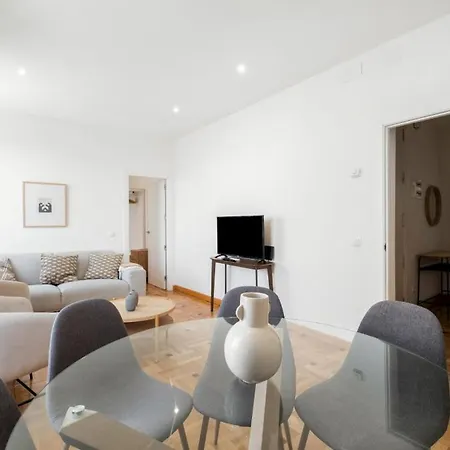 4 Bedrooms 2 Bathrooms Furnished - Salamanca - Largue - Mintystay Madrid
