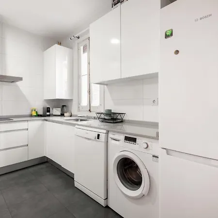 4 Bedrooms 2 Bathrooms Furnished - Salamanca - Largue - Mintystay Apartment