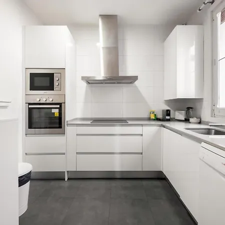 4 Bedrooms 2 Bathrooms Furnished - Salamanca - Largue - Mintystay Apartment Madrid