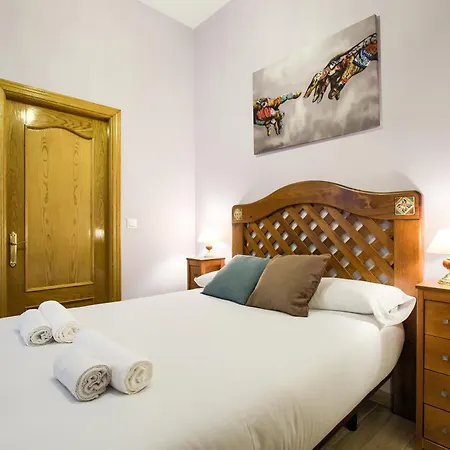 Charming Tirso De Molina Apartment