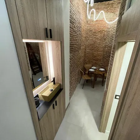 Moderno En Edificio Historico Apartamento