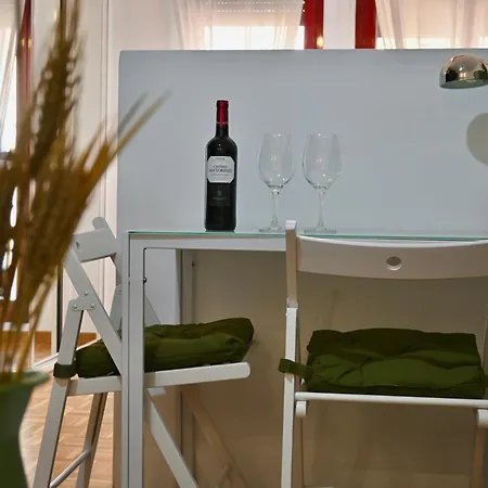 Apartment For Luminoso Y Practico Temporal En El Barrio Del Pilar Hrl5 Madrid
