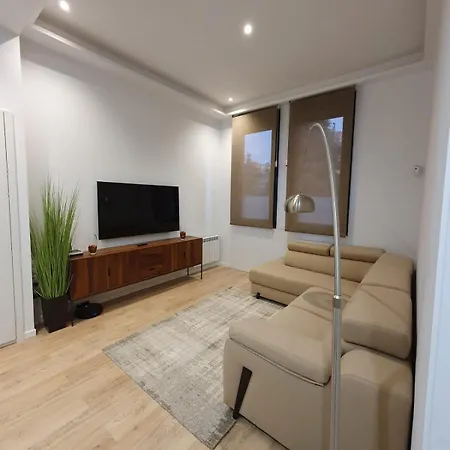 Bright & Stylish 1-bedroom With Parking - Balderas *