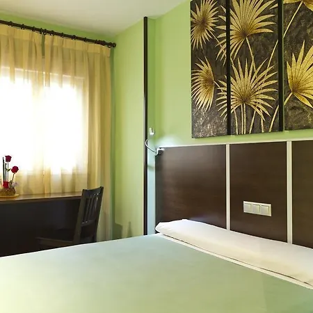 Avenida Barajas Casa de hóspedes 3*