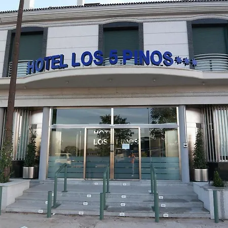 5 Pinos Hotel