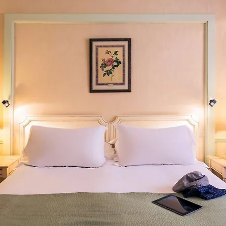 Otel One Madrid-plaza De Espana 4*