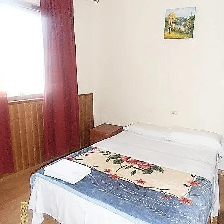 Numancia Pensión *