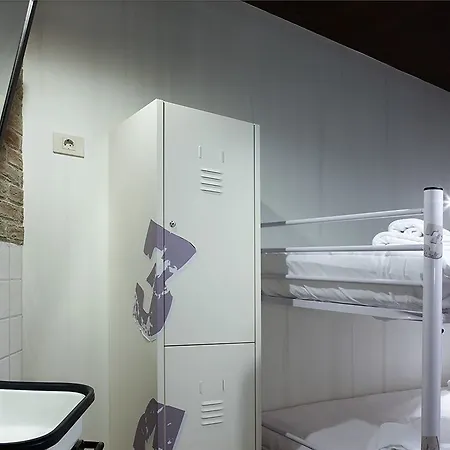 Room007 Ventura * Madrid