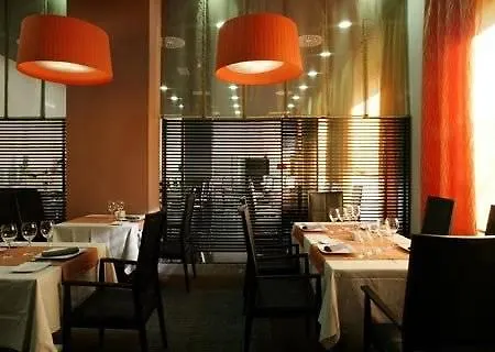 Hotel High Tech Nueva Castellana 3*