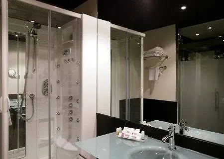 High Tech Nueva Castellana Hotel 3*