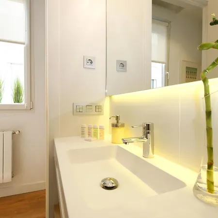 Opera Apartment *