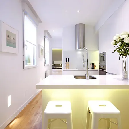 Opera Apartment *