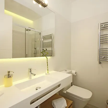 Opera Apartment *