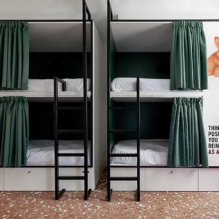 Hostel 2060 The Newton *