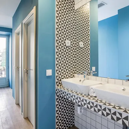 Mola Hostel *