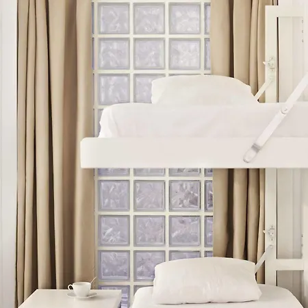 Artrip Hotel