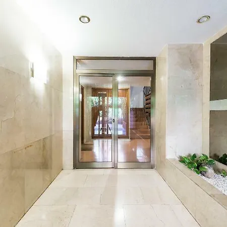 Vivienda Familiar Con Jardin Junto A Ifema * Madrid