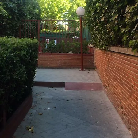 Vivienda Familiar Con Jardin Junto A Ifema * Madrid