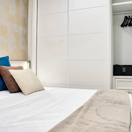 Cava Baja Apartment *