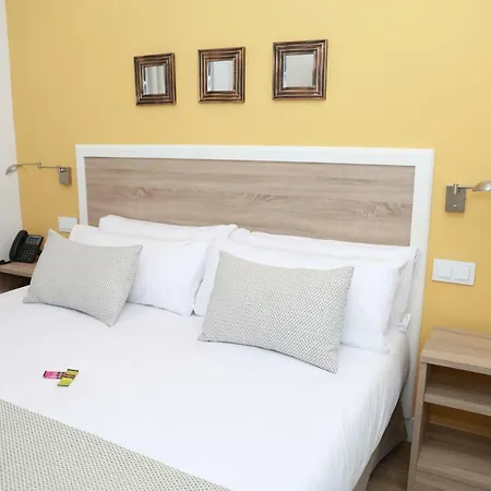 Aparthotel New Point Opera