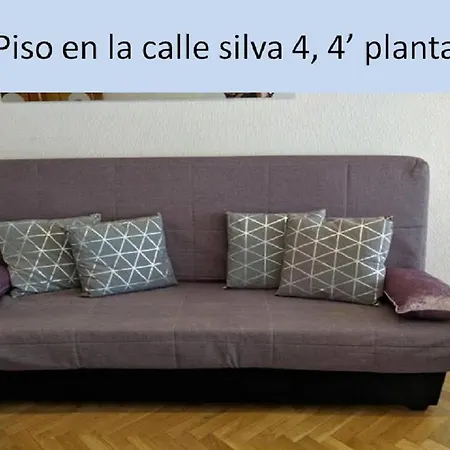 Y Estudio En La Calle Silva *