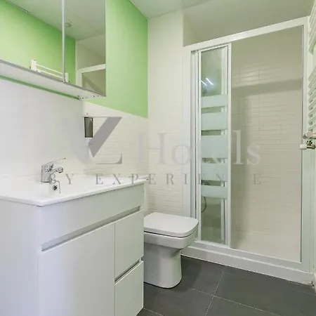 Ayz Villegas - Auto Check-in Hotel Madrid