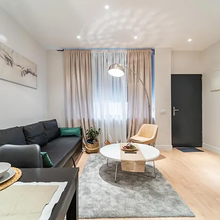 Edsam Black Apartment *